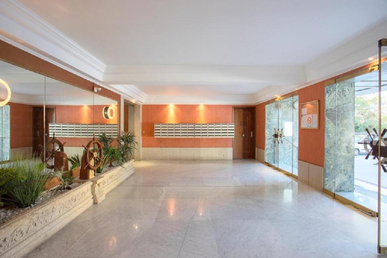 Grand Studio Neuf Face Port Et Plage, Parking Prive Гольф-Жуан Экстерьер фото