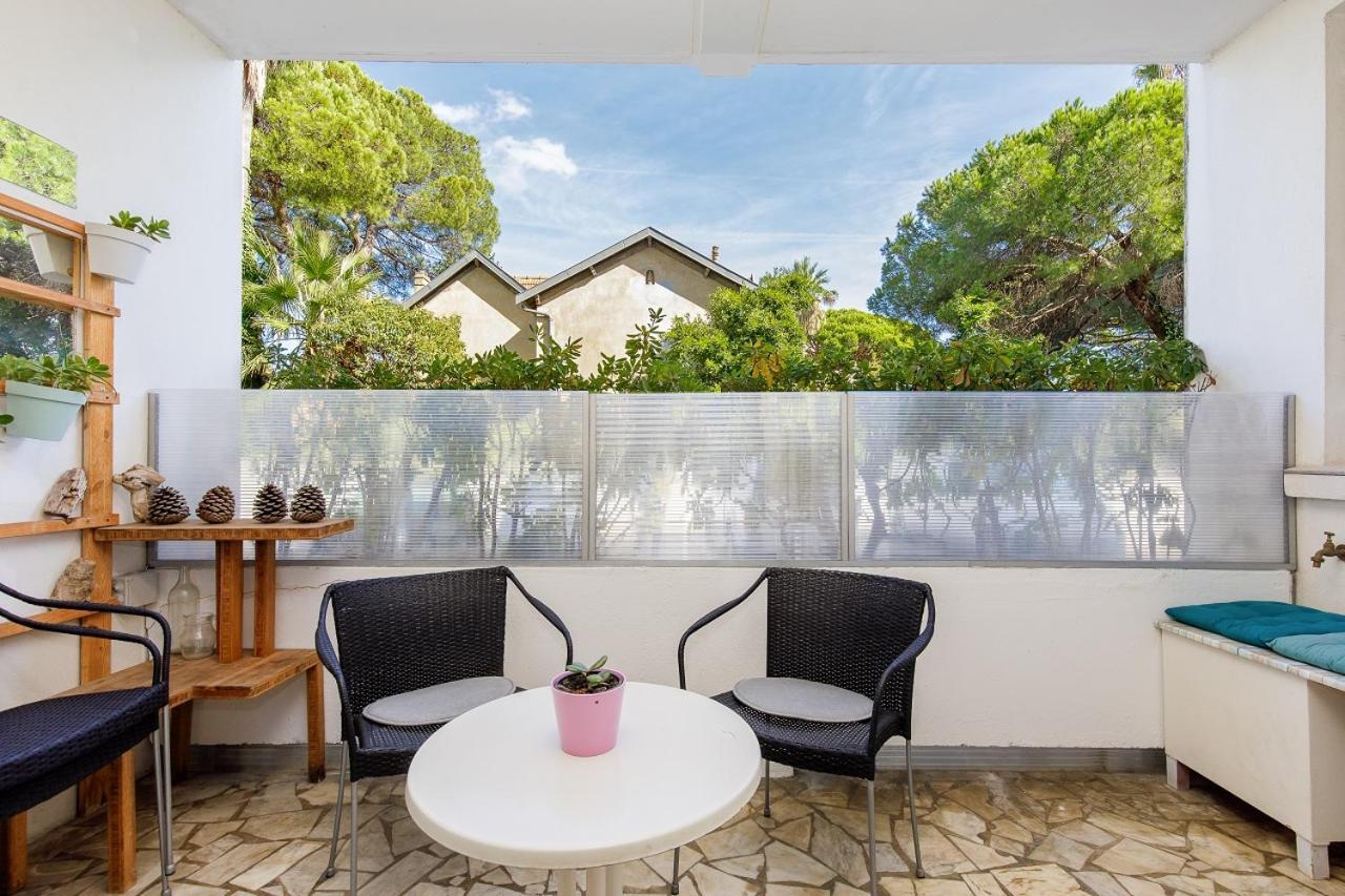 Grand Studio Neuf Face Port Et Plage, Parking Prive Гольф-Жуан Экстерьер фото
